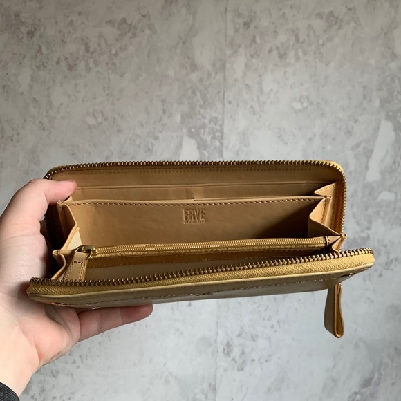 frye campus rivet wallet